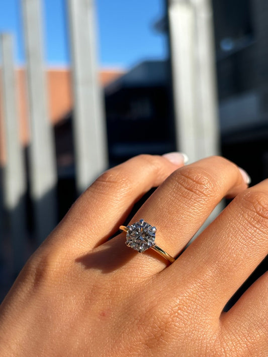 Caroline – " 2.5ct " Round Brilliant Solitaire in 18k Gold 2 Tone with 6 Claw Plain Band (Ready) - Prime & Pure