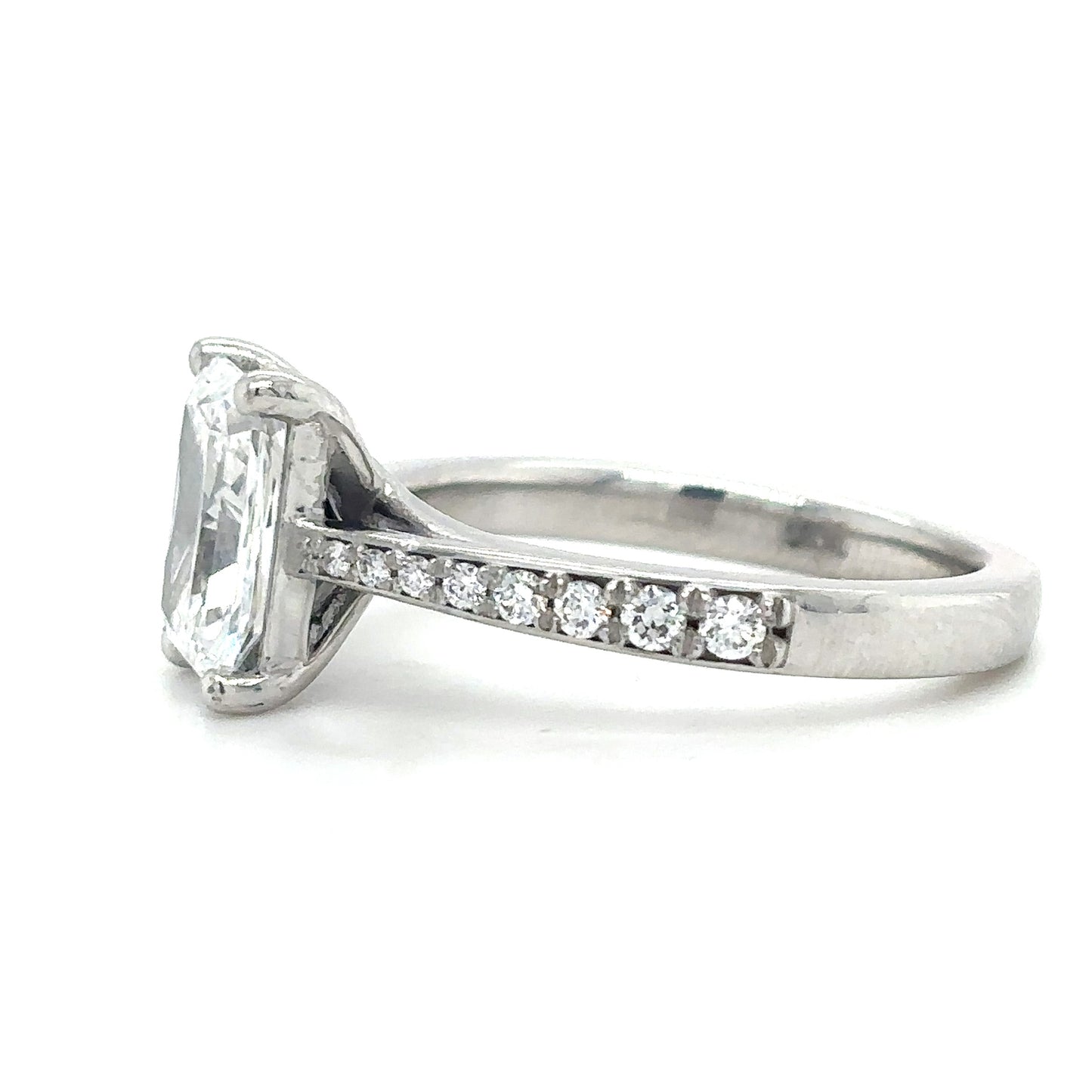Isla – " 3ct" Radiant Solitaire in 18k Gold with Graduated Band (Ready) - Prime & Pure
