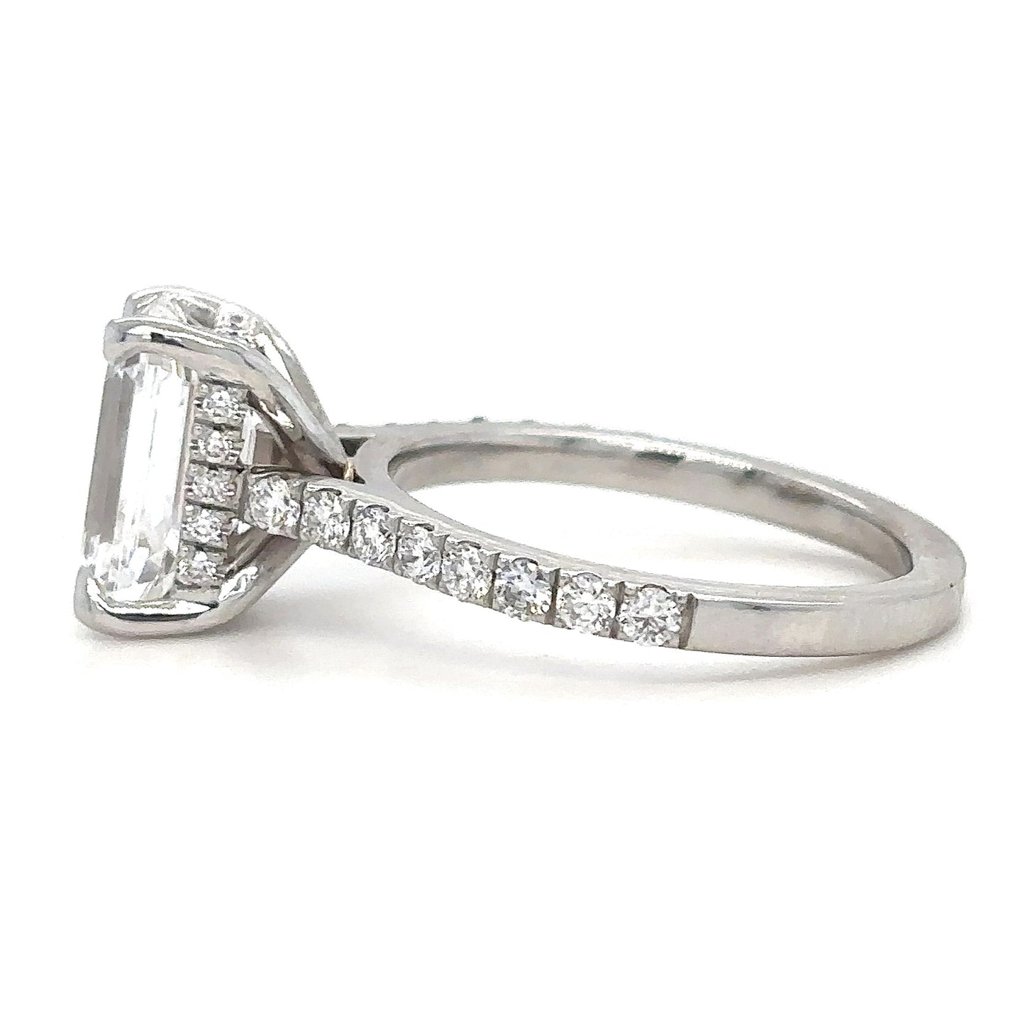 Reya – " 2.5ct " Emerald Solitaire in 18k Gold with Hidden Halo and Pavé (Ready) - Prime & Pure