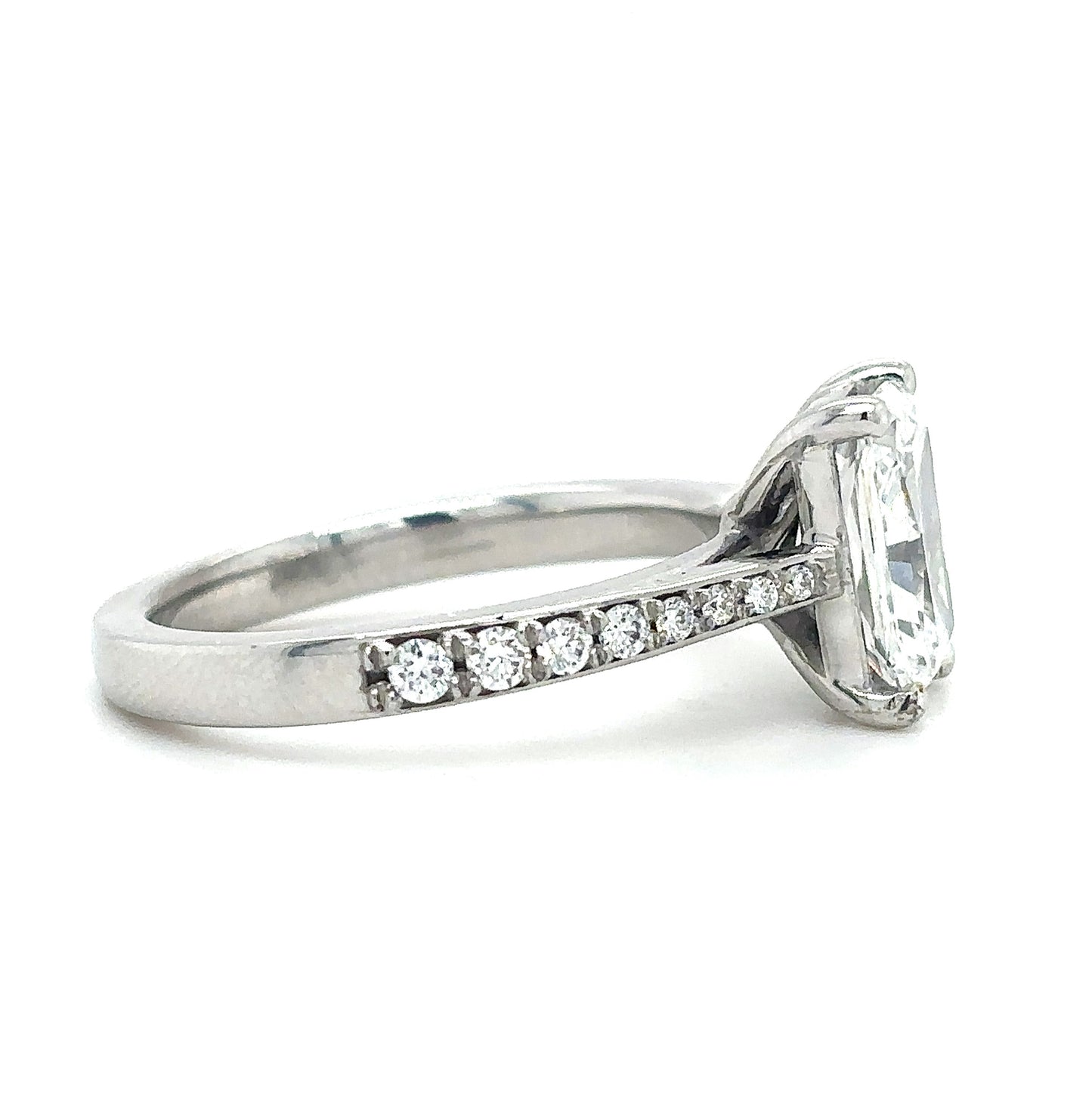Isla – " 3ct" Radiant Solitaire in 18k Gold with Graduated Band (Ready) - Prime & Pure