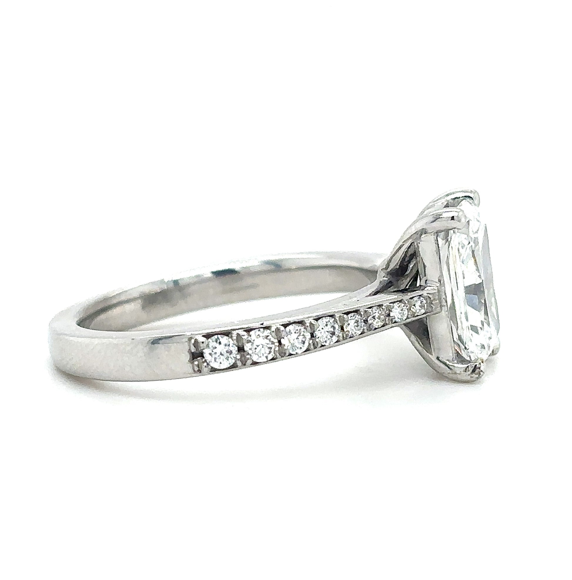 Isla – " 3ct" Radiant Solitaire in 18k Gold with Graduated Band (Ready) - Prime & Pure