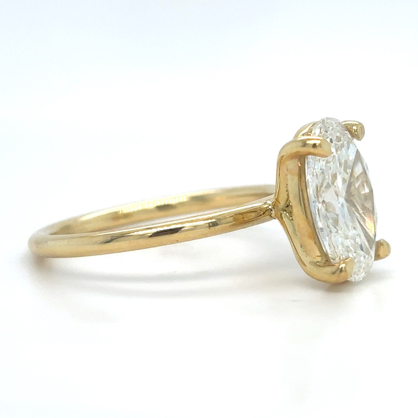 Rachel – " 2.8ct " Oval Solitaire in 18k Gold with 4 Claw Setting and Plain Band - Prime & Pure