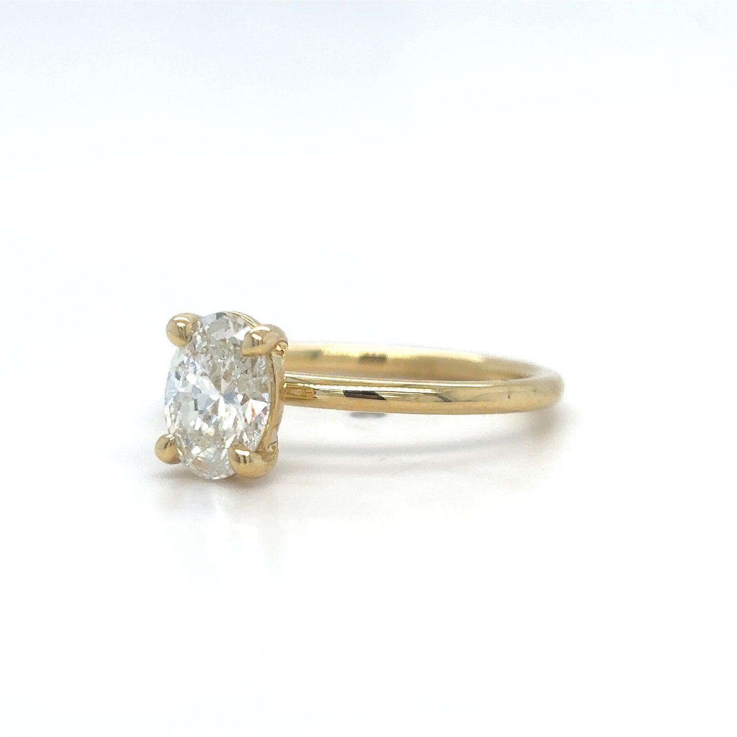 Rachel – " 2.8ct " Oval Solitaire in 18k Gold with 4 Claw Setting and Plain Band - Prime & Pure