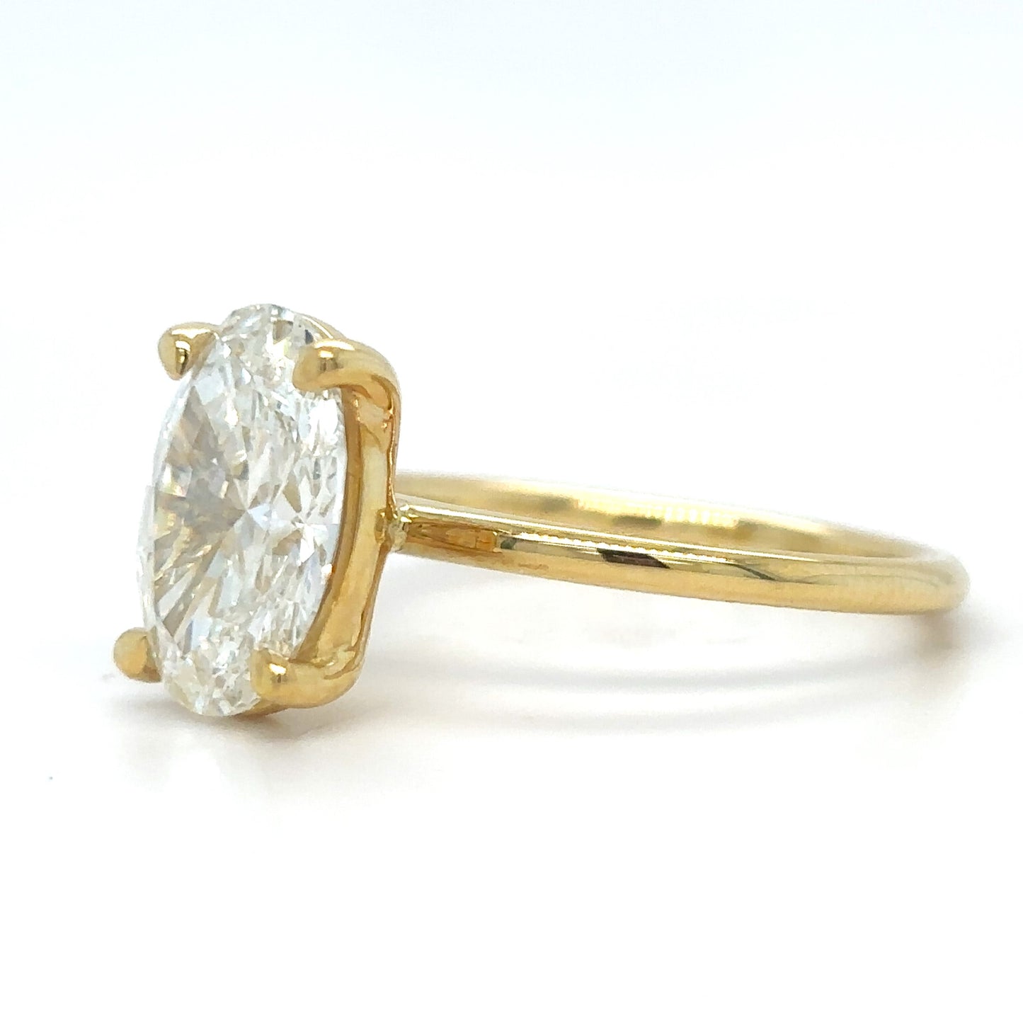 Rachel – " 2.8ct " Oval Solitaire in 18k Gold with 4 Claw Setting and Plain Band - Prime & Pure