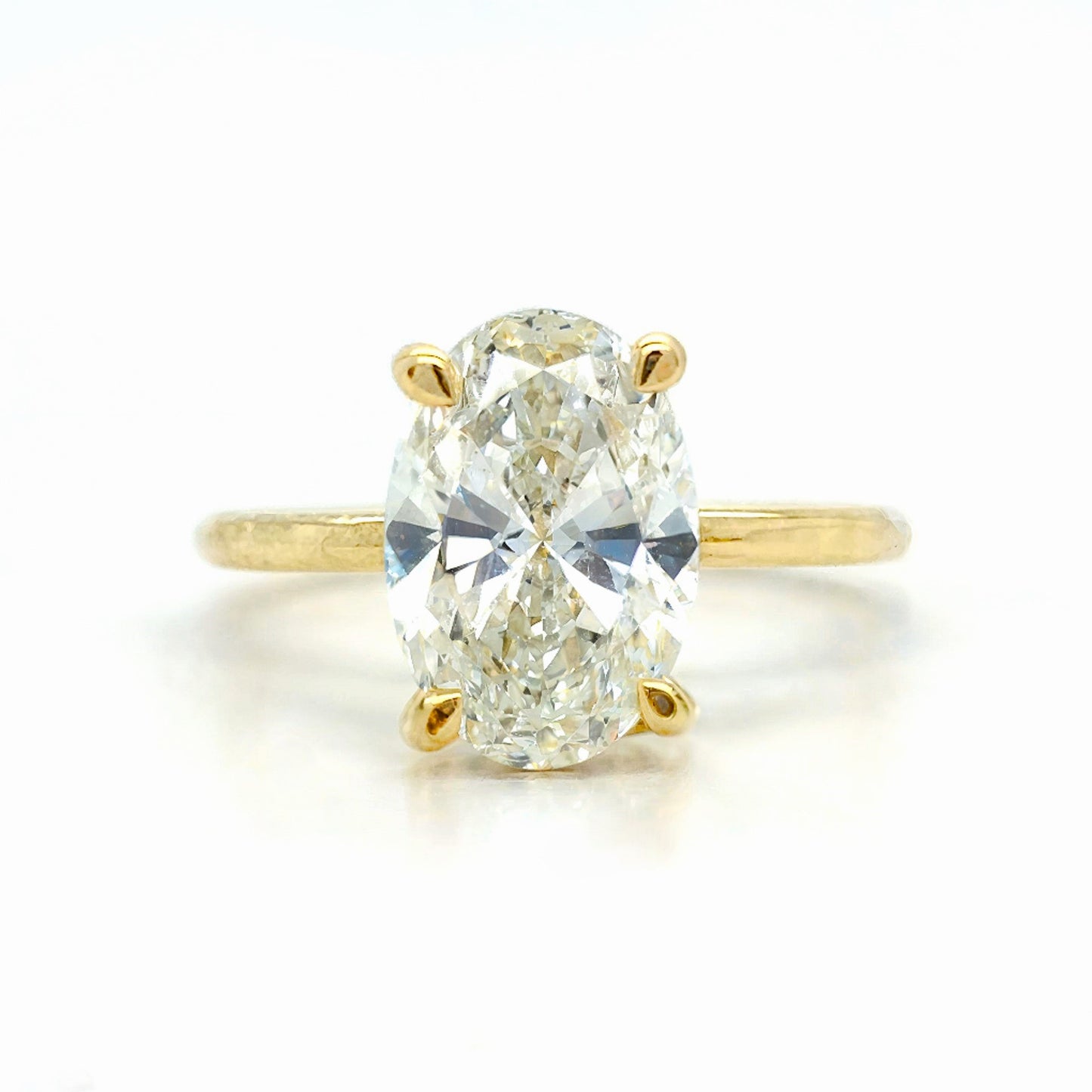 Rachel – " 2.8ct " Oval Solitaire in 18k Gold with 4 Claw Setting and Plain Band - Prime & Pure