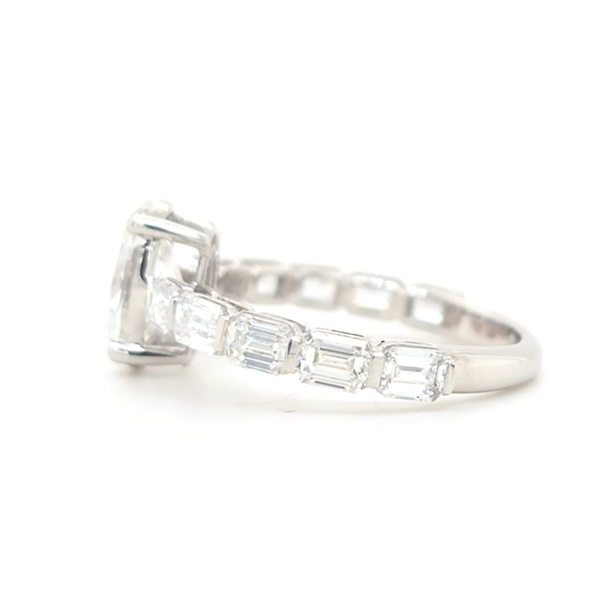 Jordyn – Oval Solitaire with emerald accent band