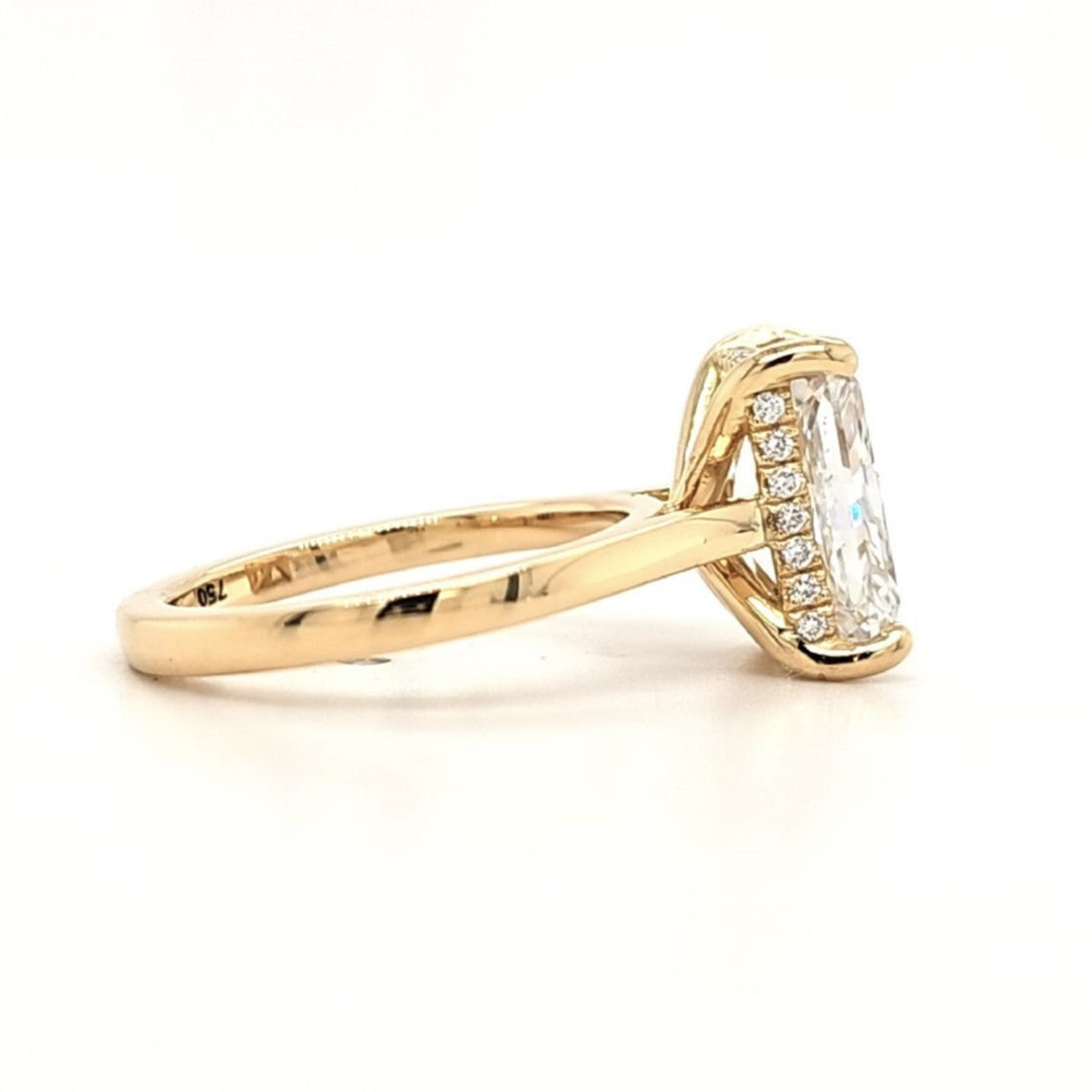 Nova – " 3.51ct " Radiant Solitaire in 18k Gold with Hidden Halo Plain Band - Prime & Pure