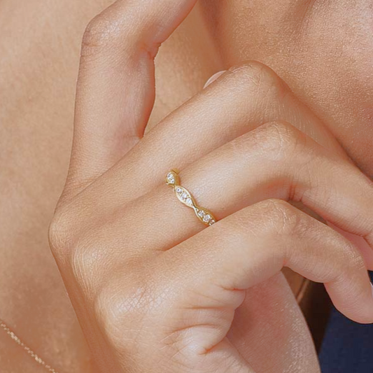 Scalloped Round Diamond Wedding Ring - Prime & Pure