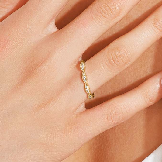 Scalloped Round Diamond Wedding Milgrain Ring - Prime & Pure