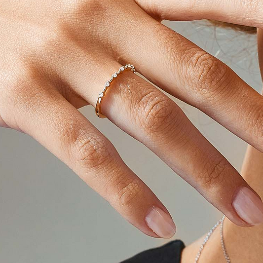 Shared-Prongs Diamond Wedding Ring - Prime & Pure