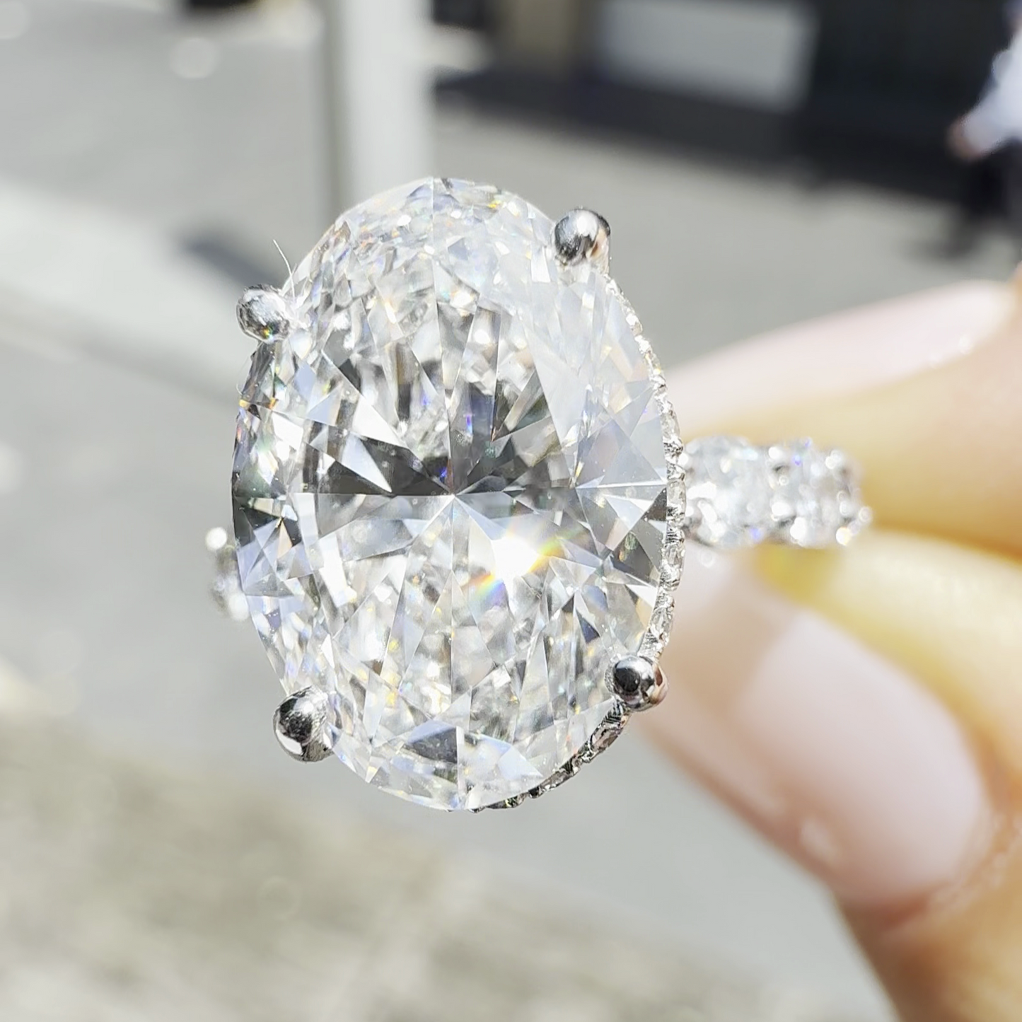 Sophia – Oval Solitaire with 0.1 ct Round Side Stones and hidden halo