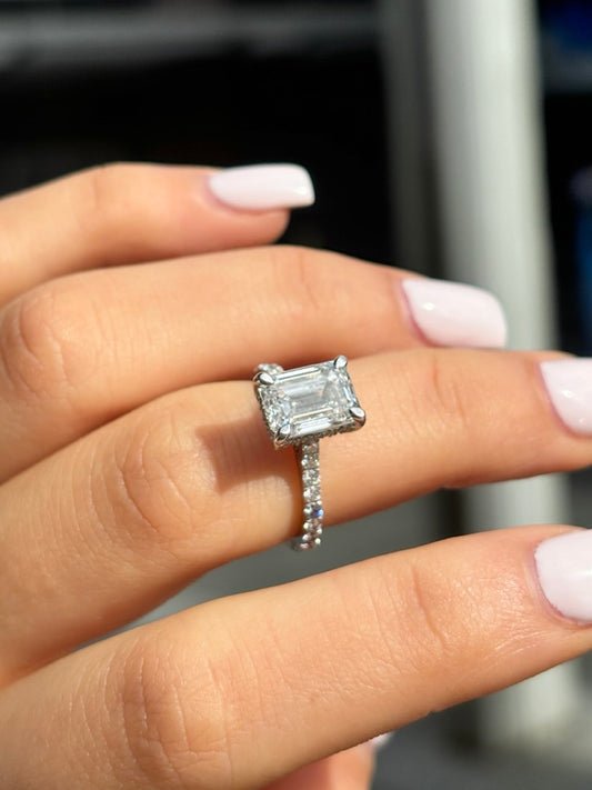 Reya – " 2.5ct " Emerald Solitaire in 18k Gold with Hidden Halo and Pavé (Ready) - Prime & Pure