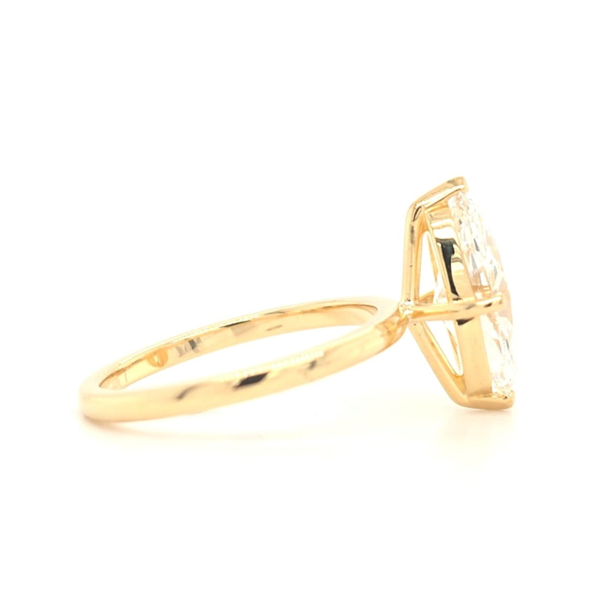 Remi – Marquise solitaire ring with opposite-facing V prongs and round prongs