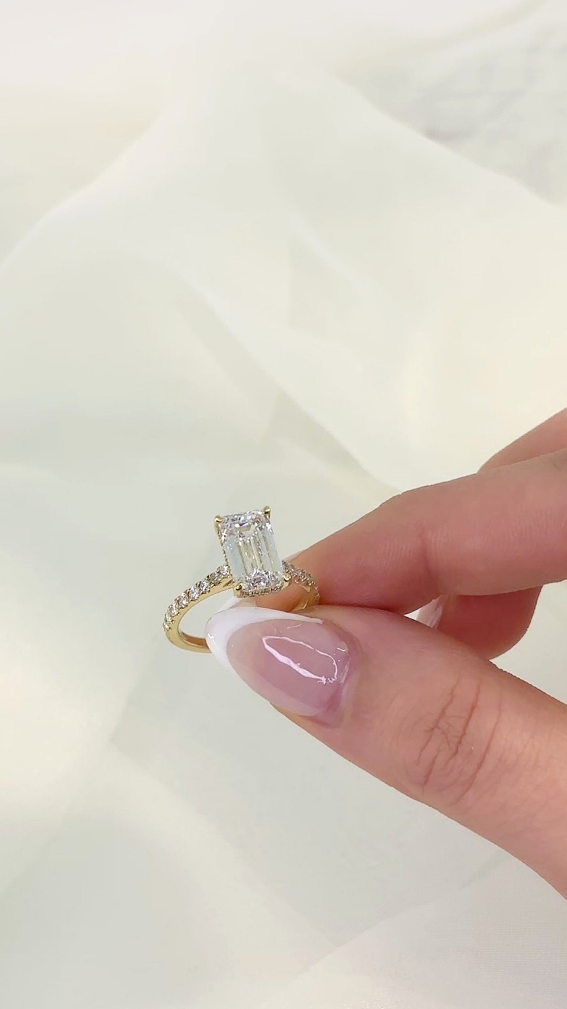 Elia – " 3.16ct " Emerald Solitaire in 18k Gold with Hidden Halo and Pavé Band - Prime & Pure